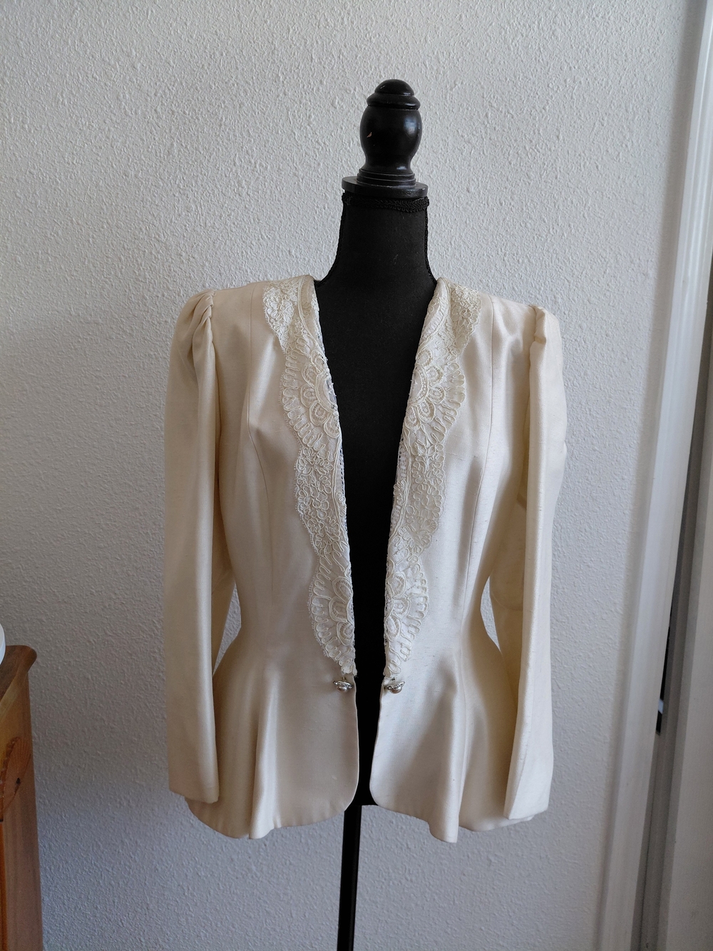 SOLD SOLD Womens Cream Silky Evening  Handsewn Open Front Blazer